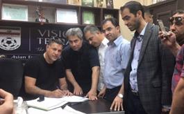 علي دايي با حضور در هيات فوتبال قرارداد خود را ثبت کرد
