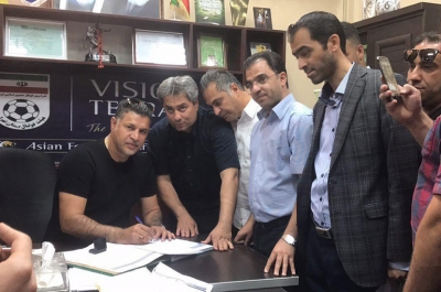 علي دايي با حضور در هيات فوتبال قرارداد خود را ثبت کرد