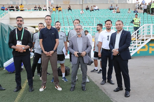 تماشاگر ویژه بازی سایپا و نیروی زمینی